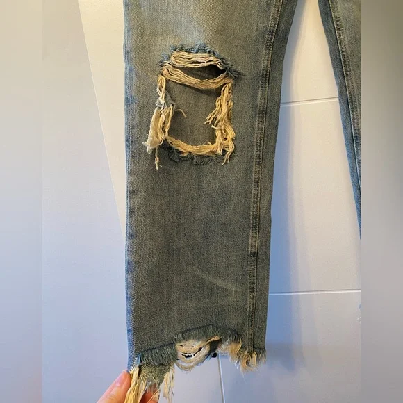 Free People- WE THE FREE- Distressed Blue Jeans - Picture 6 of 9